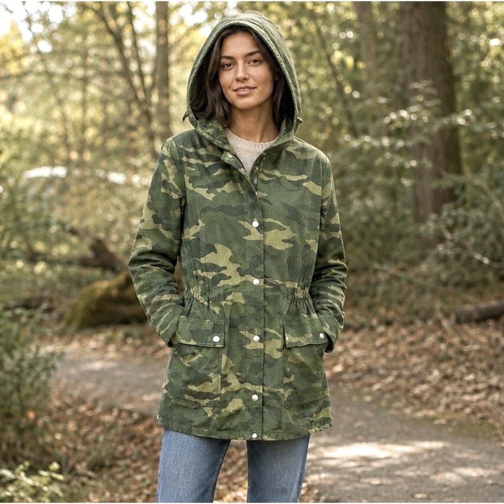 J Crew Perfect Raincoat Women's Small Green Camo Hooded Full Snaps and Zipper